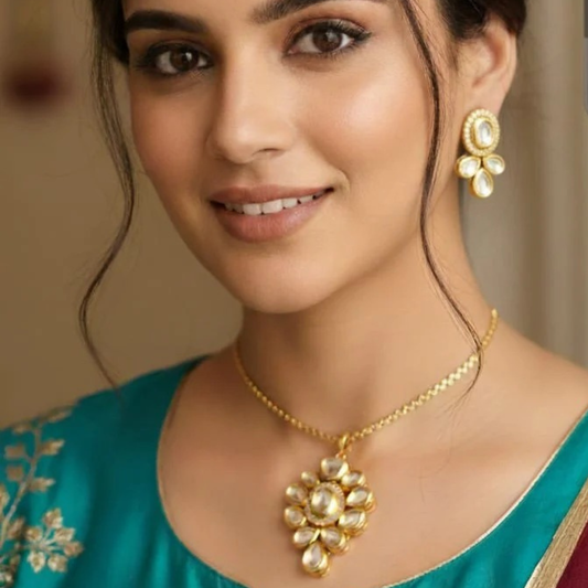 Nandini Kundan Pendant Set