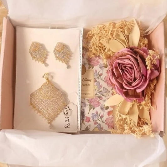 Regal Noor Pendant Set