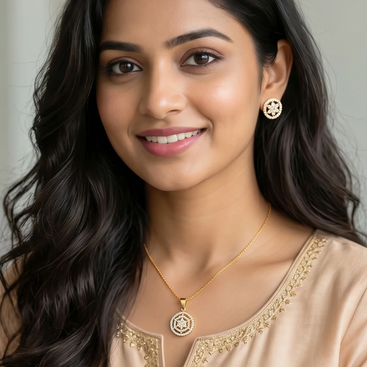 Noor Essence Pendant Set