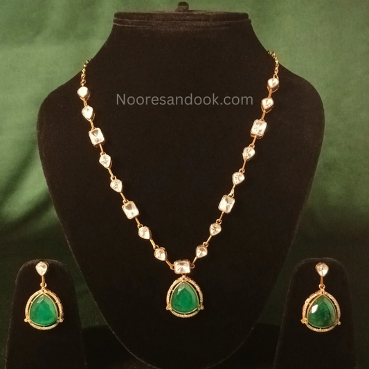 Sleek Polki Necklace Set- Green