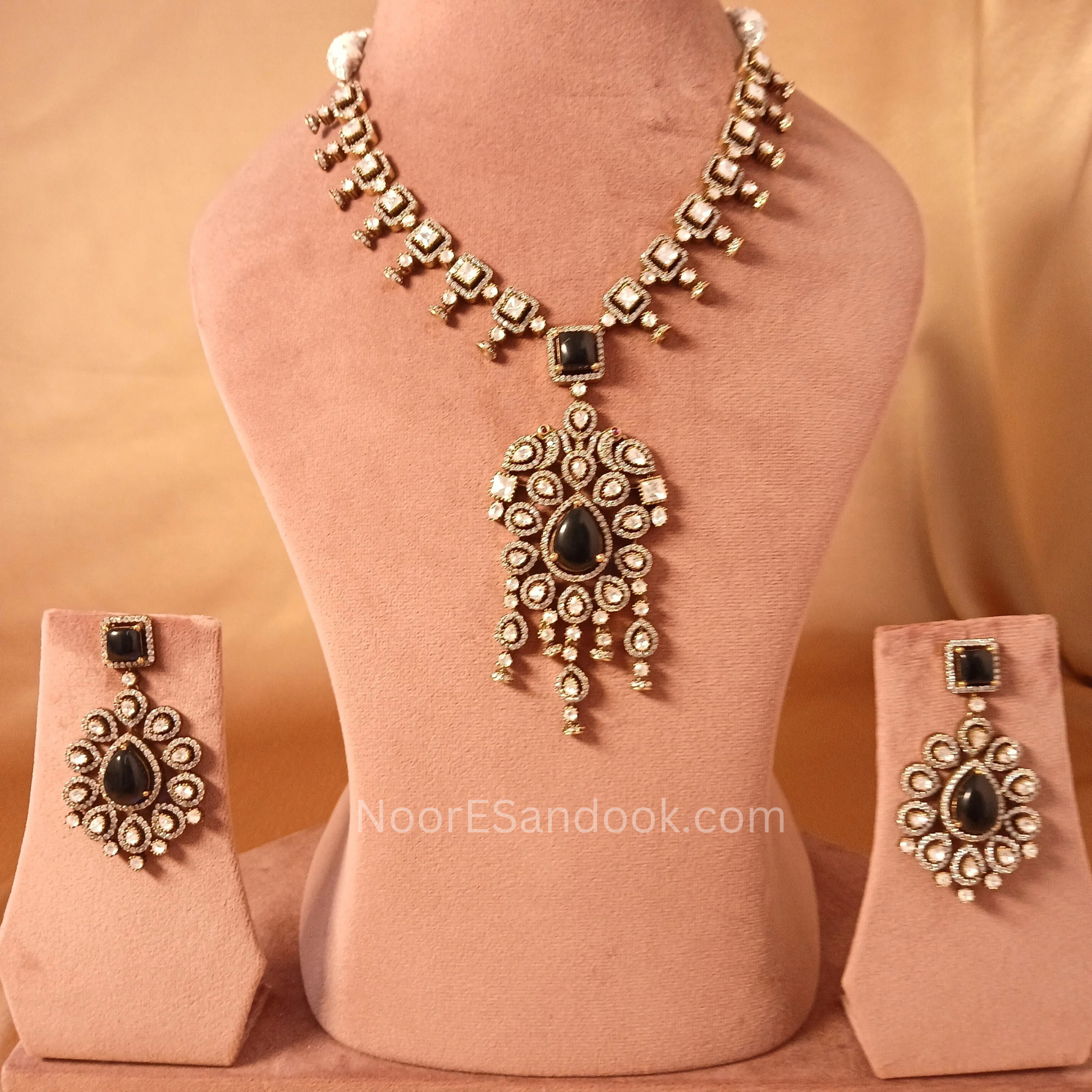 Victorian with elegant big pendant