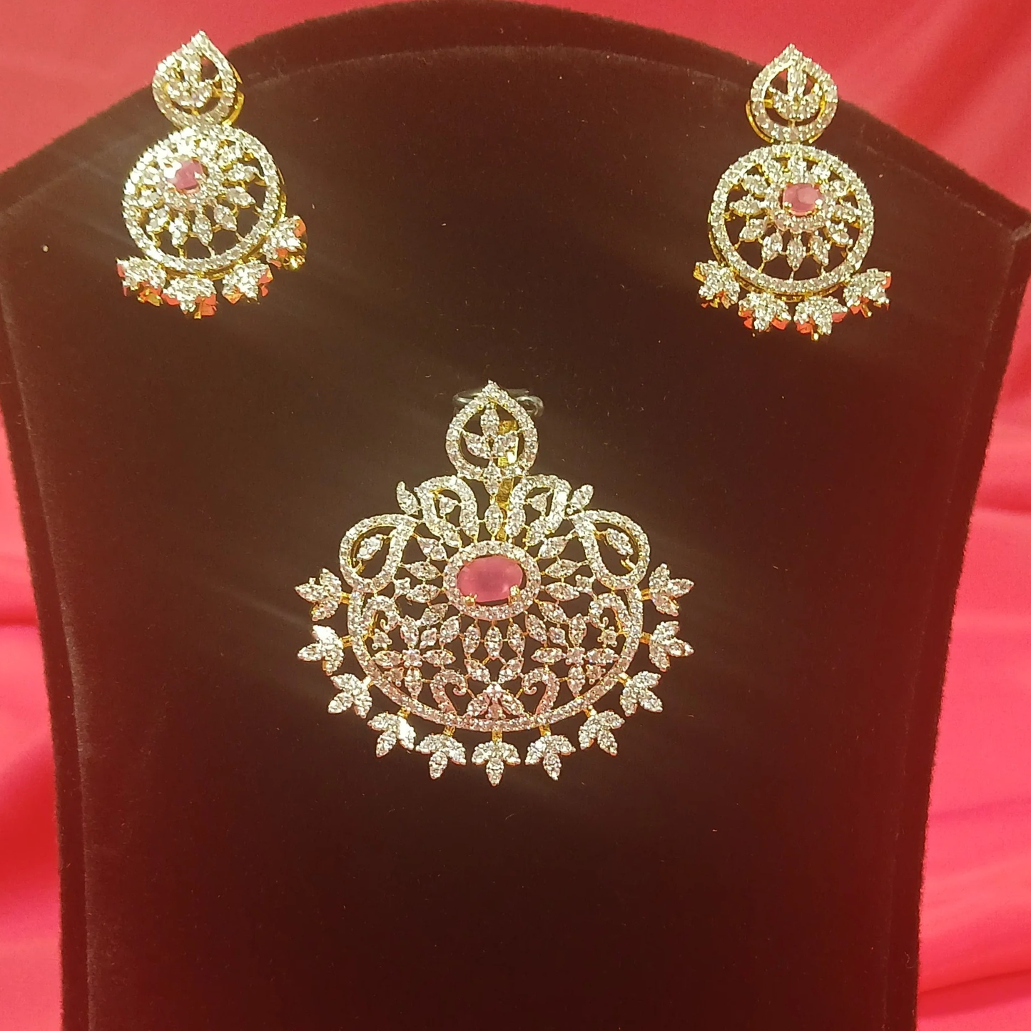 Soft Radiance Pendant Set