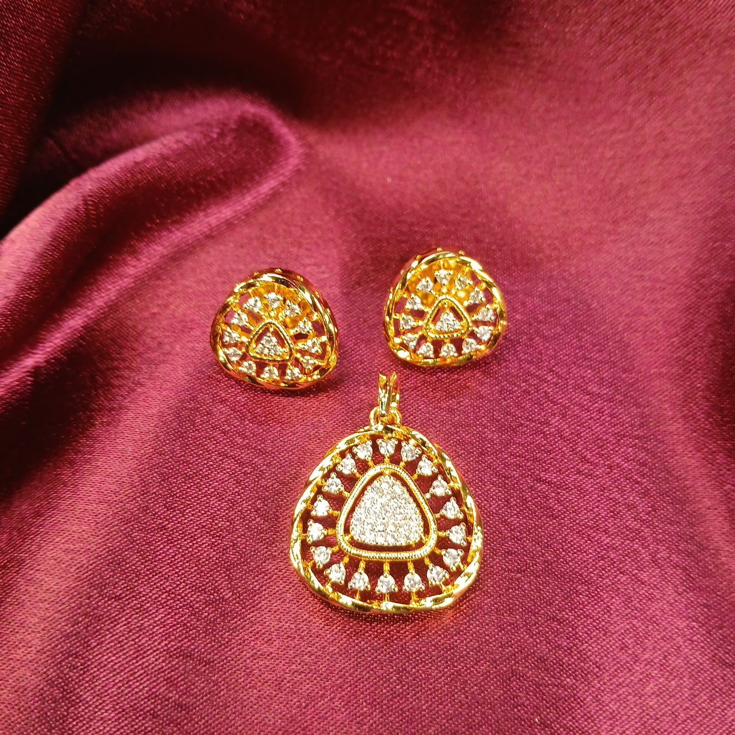 Festive Glow Pendant Set – American Diamond