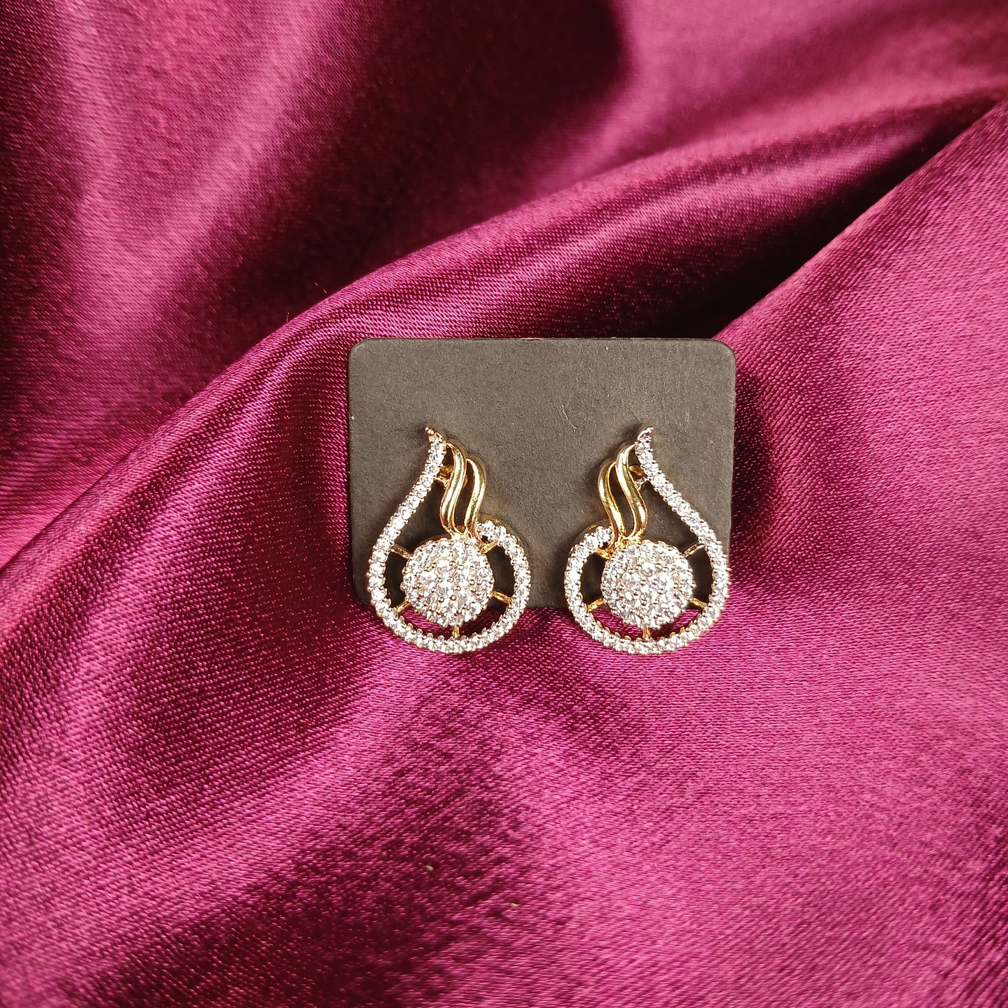 Elegant Glow Pendant Set – American Diamond