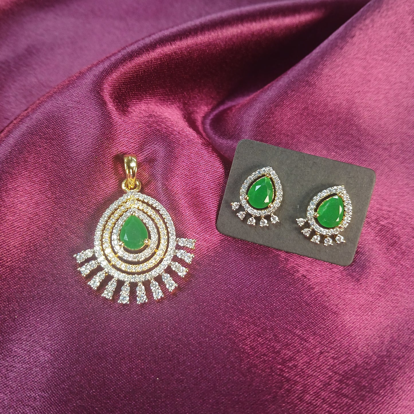Graceful Pendant Set