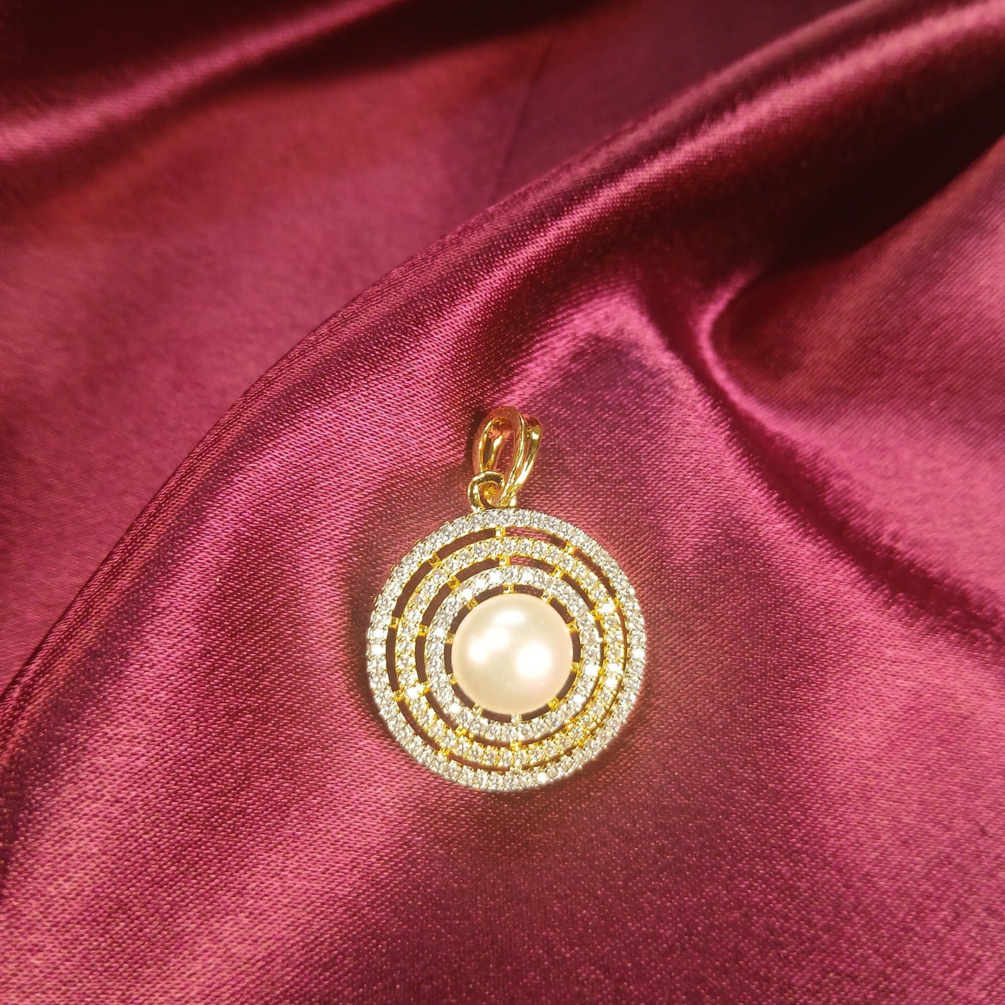 Adorable Pearls Pendant Set
