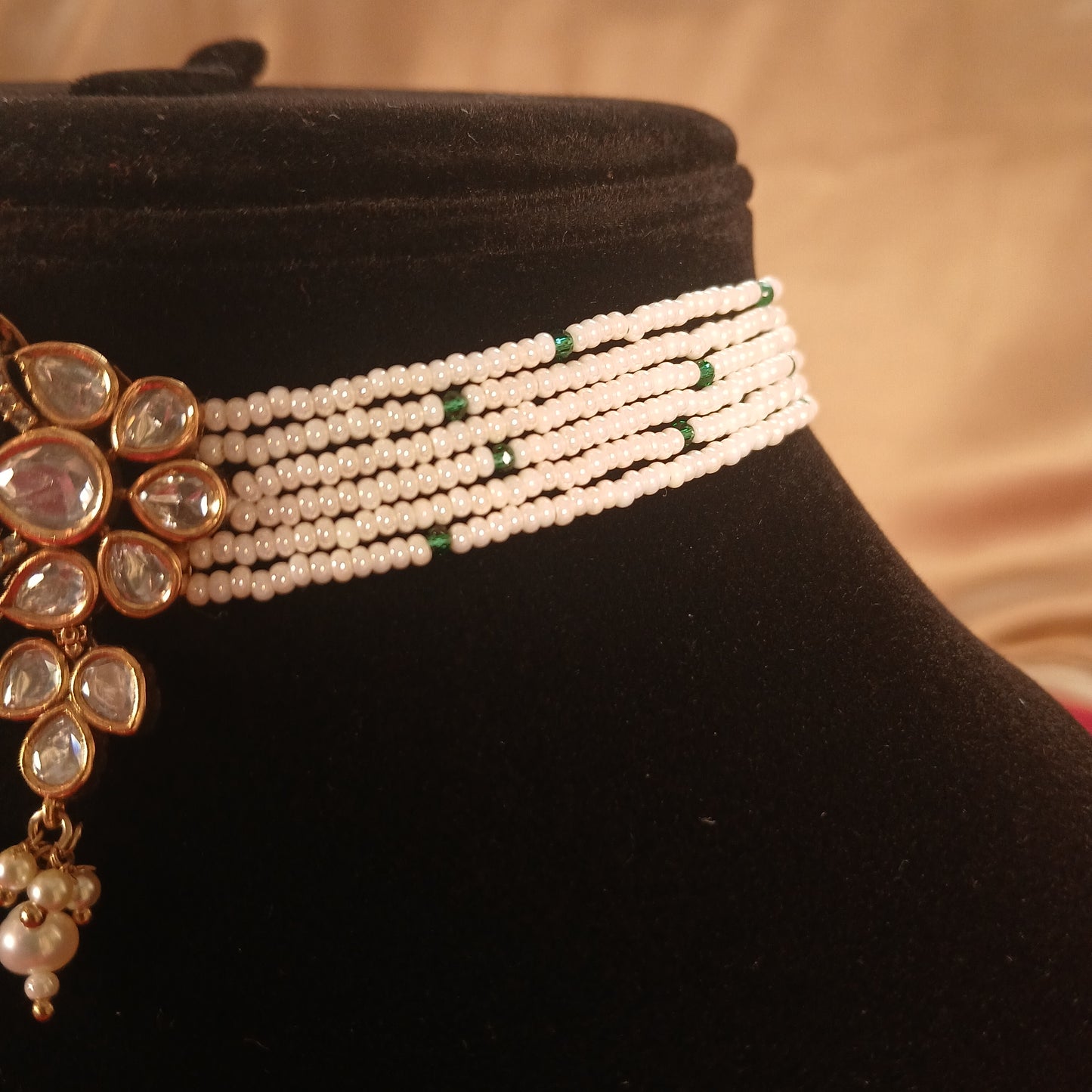 Farah Noor Choker