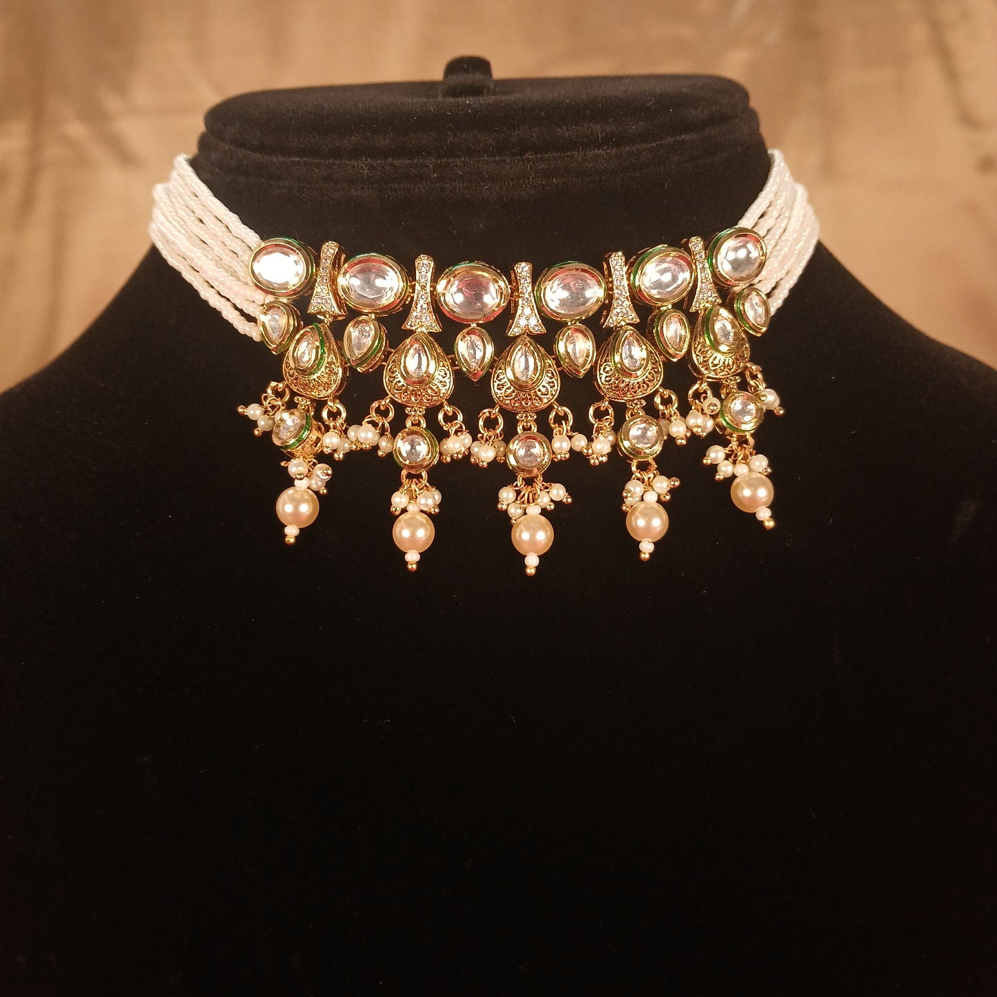 Farah Noor Choker