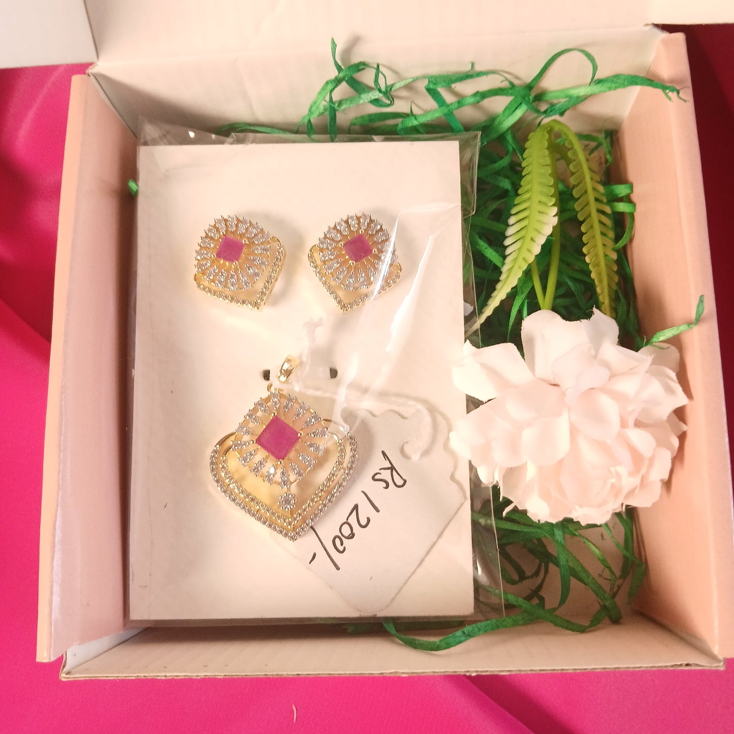 Regal Pendant Set