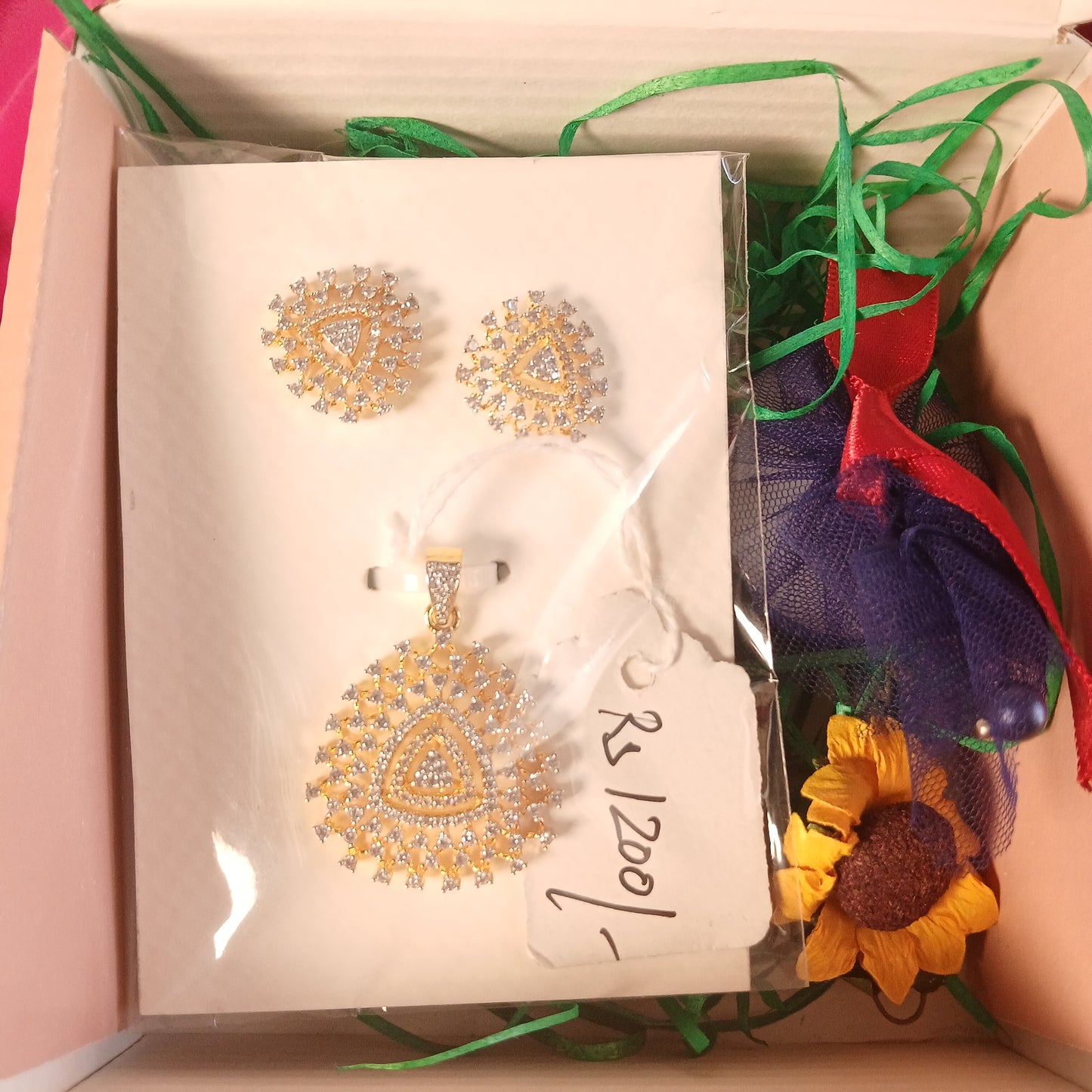 Soft Glamour Pendant Set