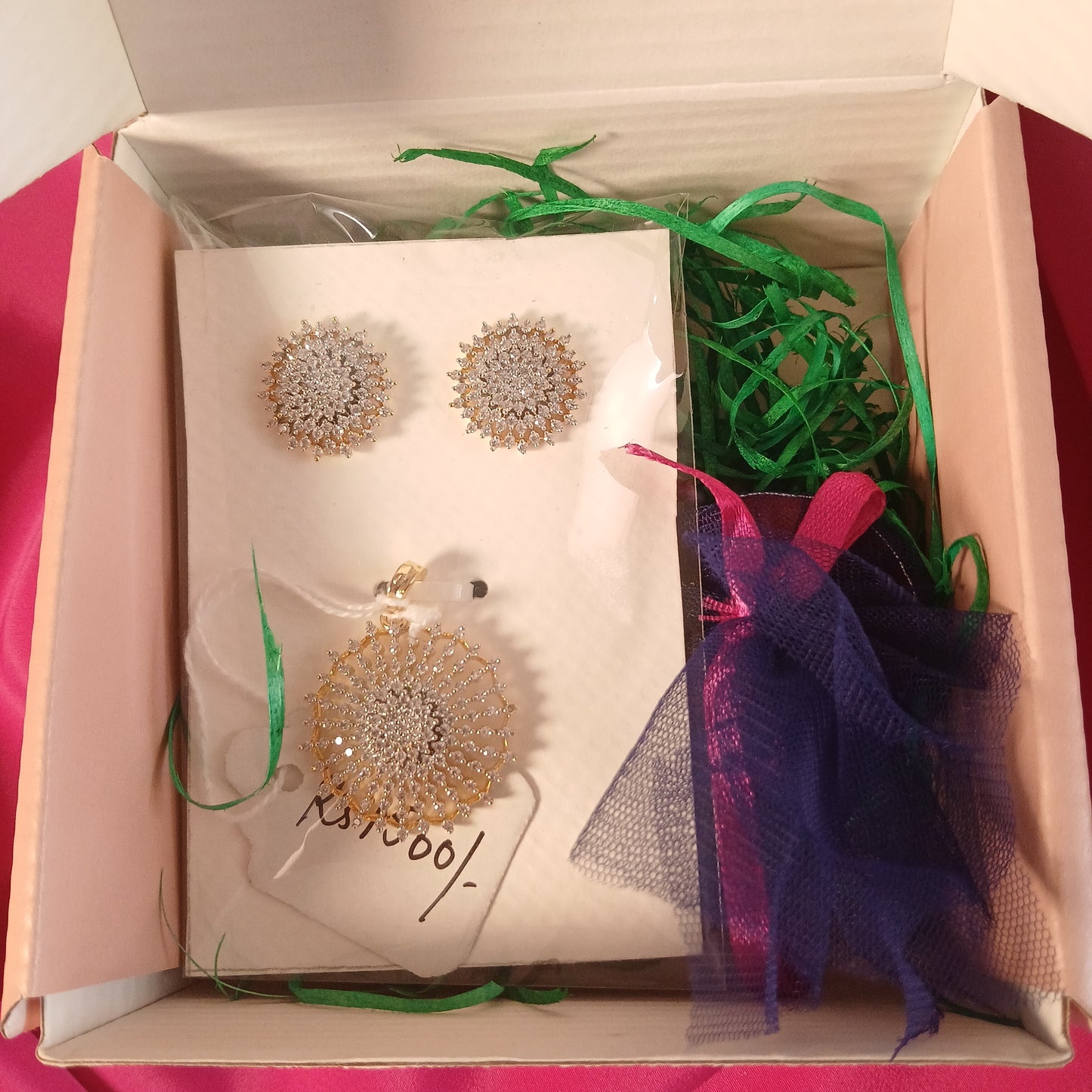 Noor Royale Pendant Set Gift