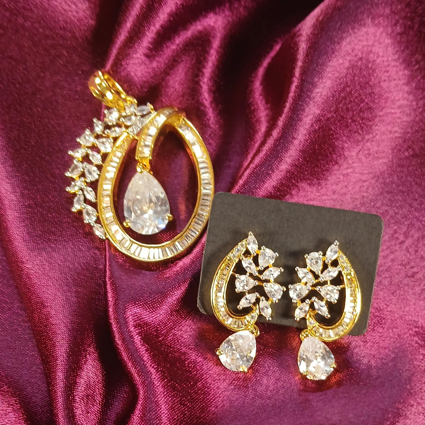 Eternal Grace Pendant Set