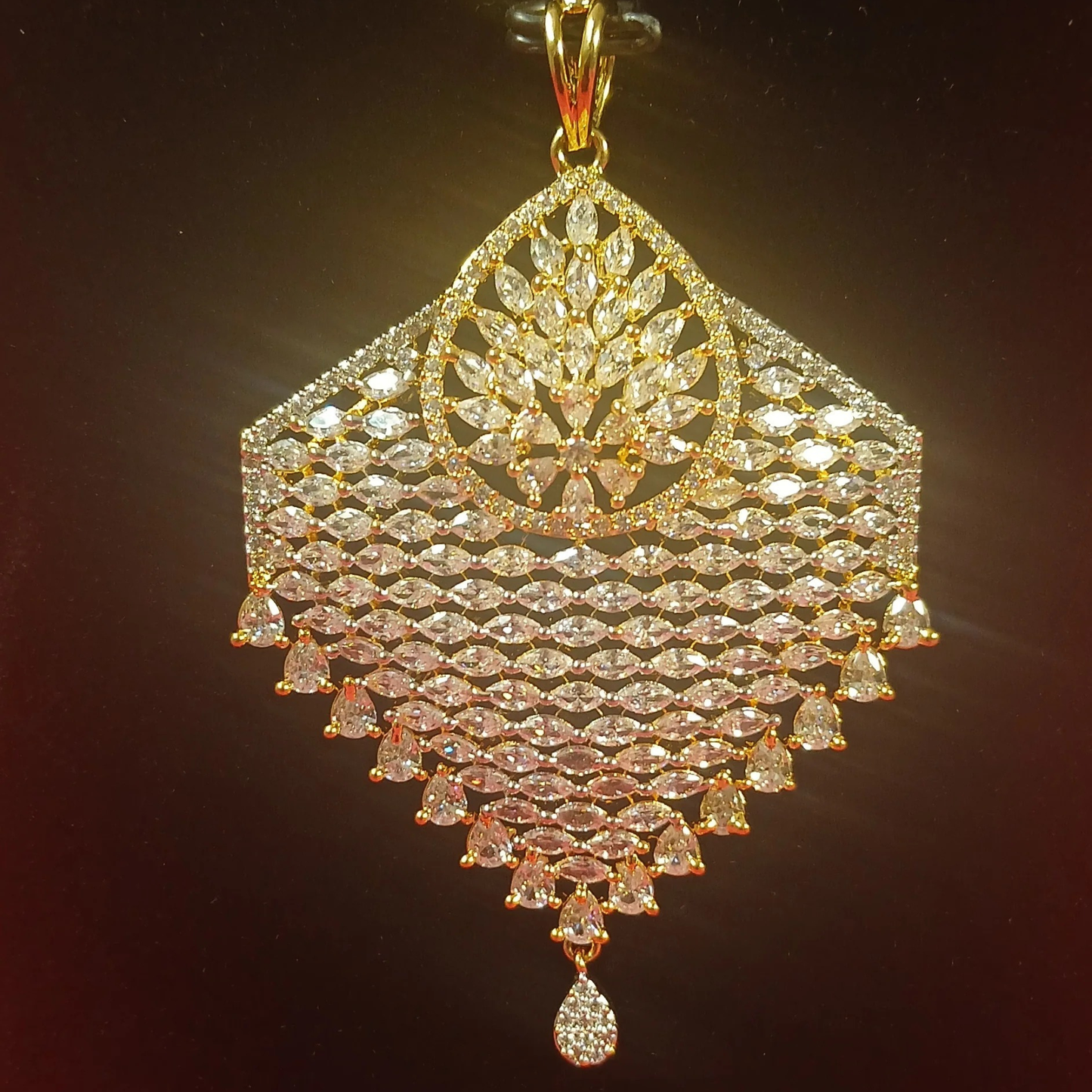 Regal Noor Pendant Set