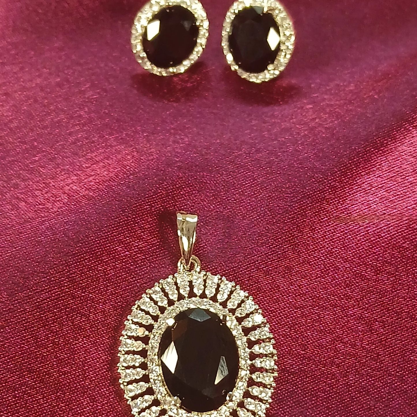 Velora Oval Pendant Set