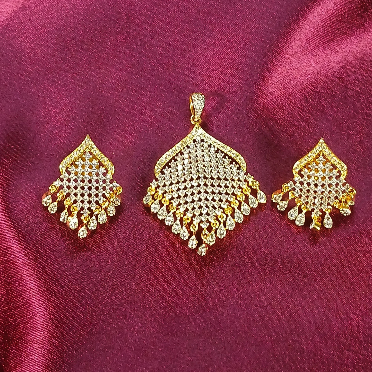 Noor Jharna Pendant Set
