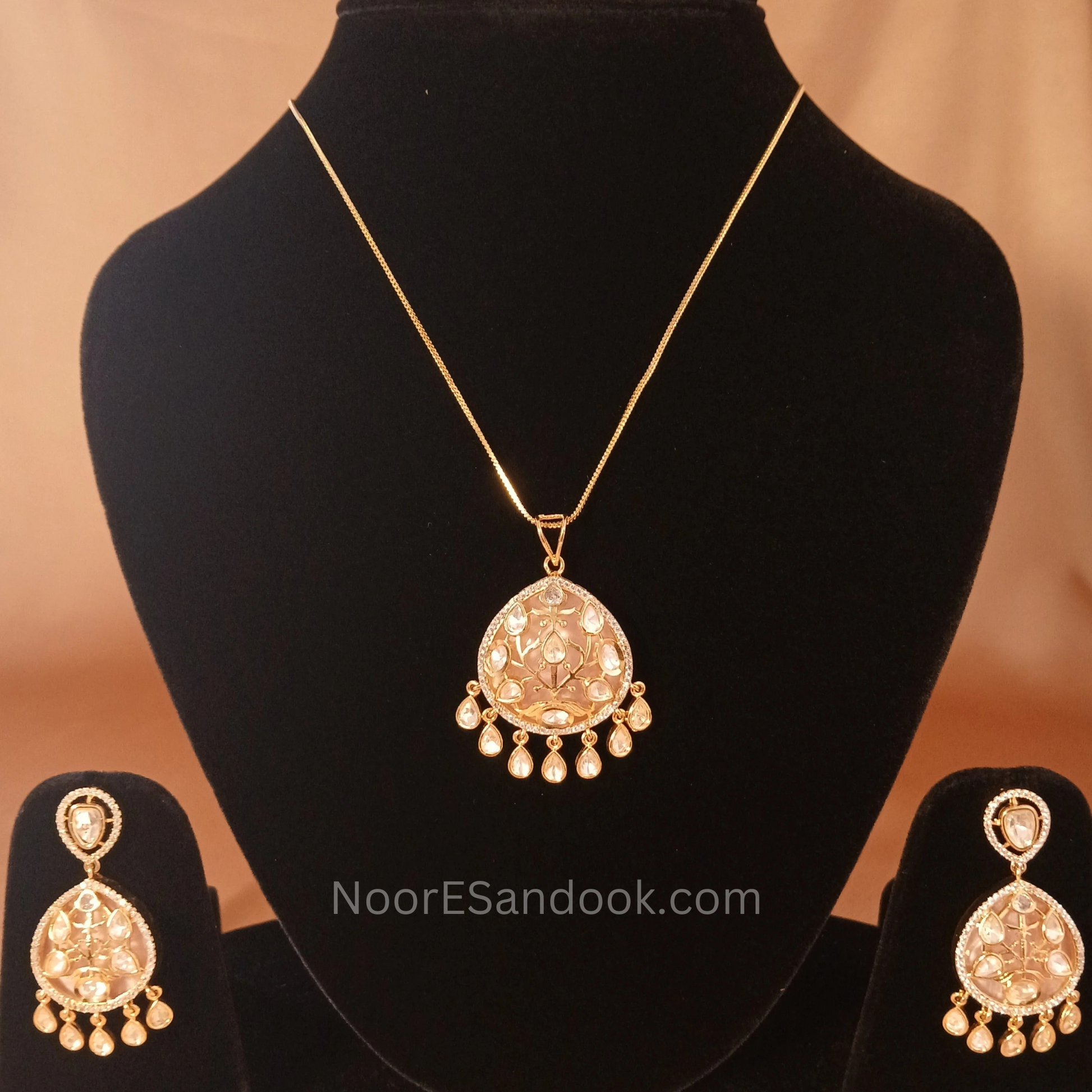 Artistic Stone carving Pendant set (Peach)