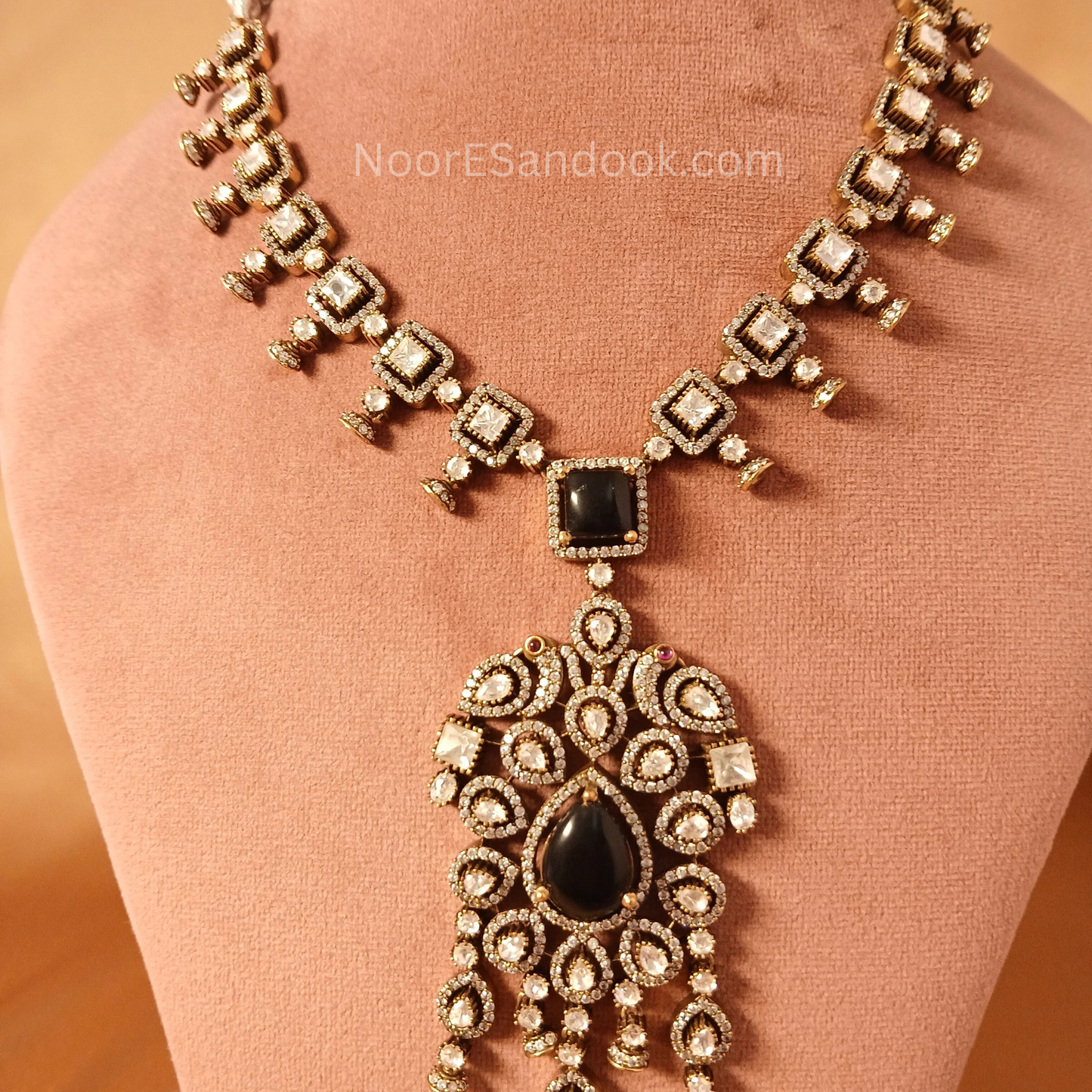 Victorian with elegant big pendant