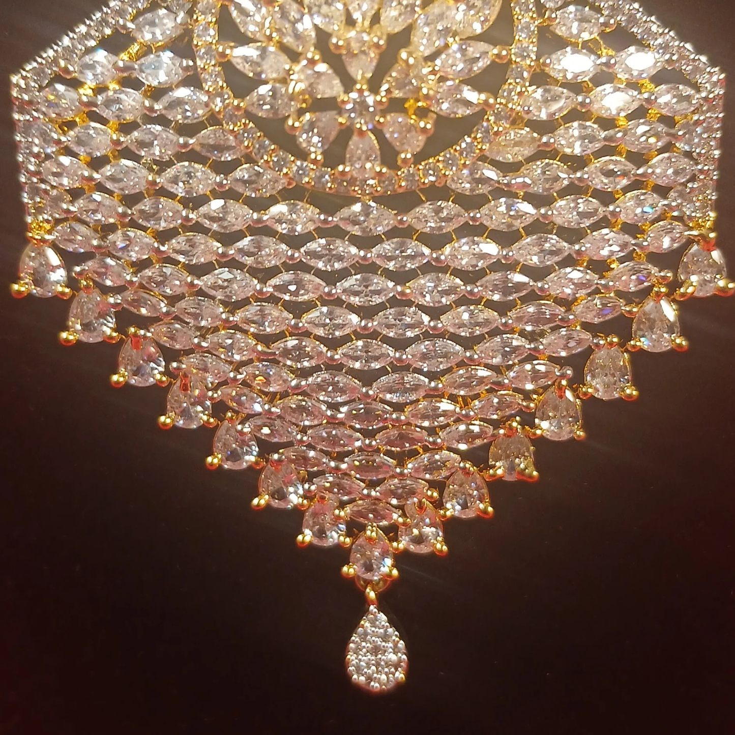 Regal Noor Pendant Set
