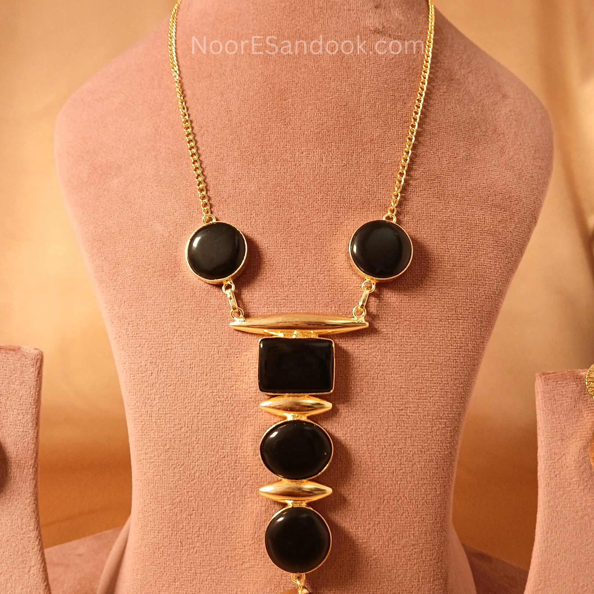 Long stone pendant with simple chain-Black