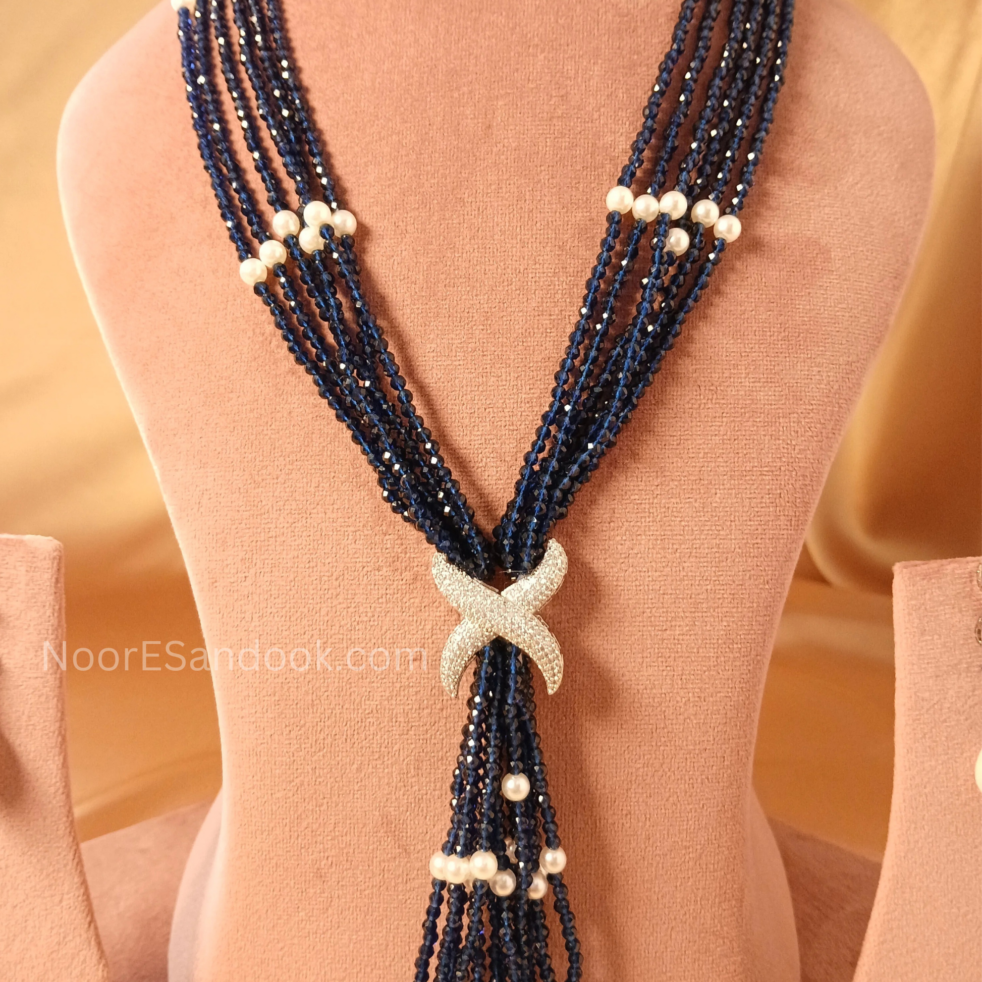 Long Modern Necklace with connector in betweeen (Blue)