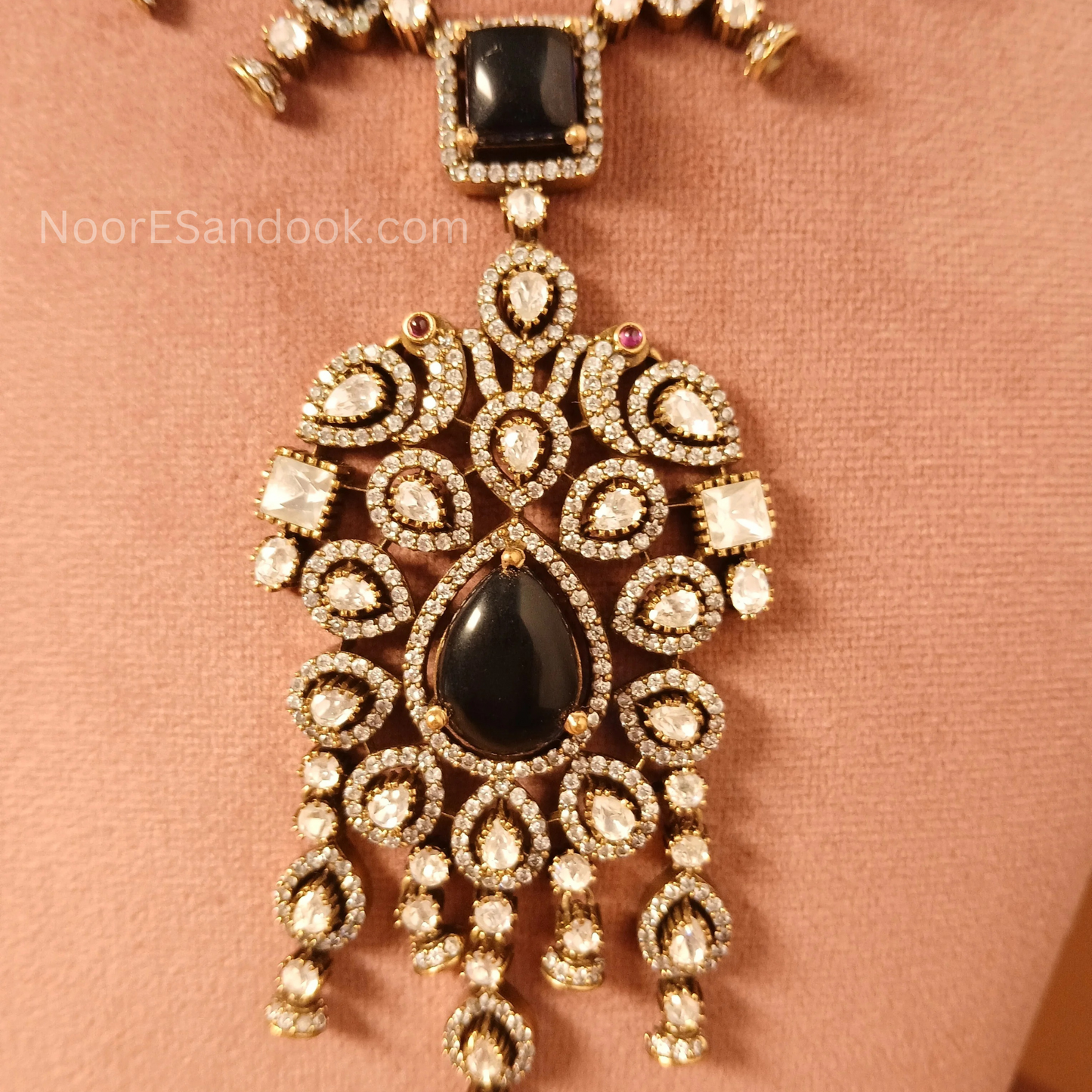 Victorian with elegant big pendant