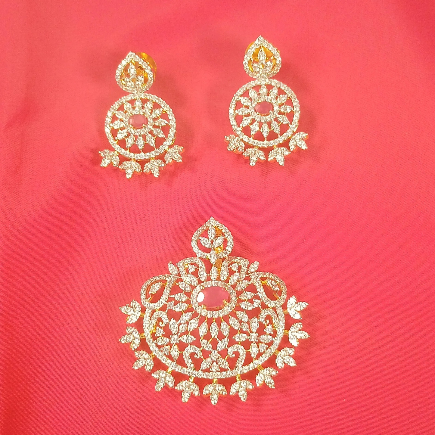 Soft Radiance Pendant Set