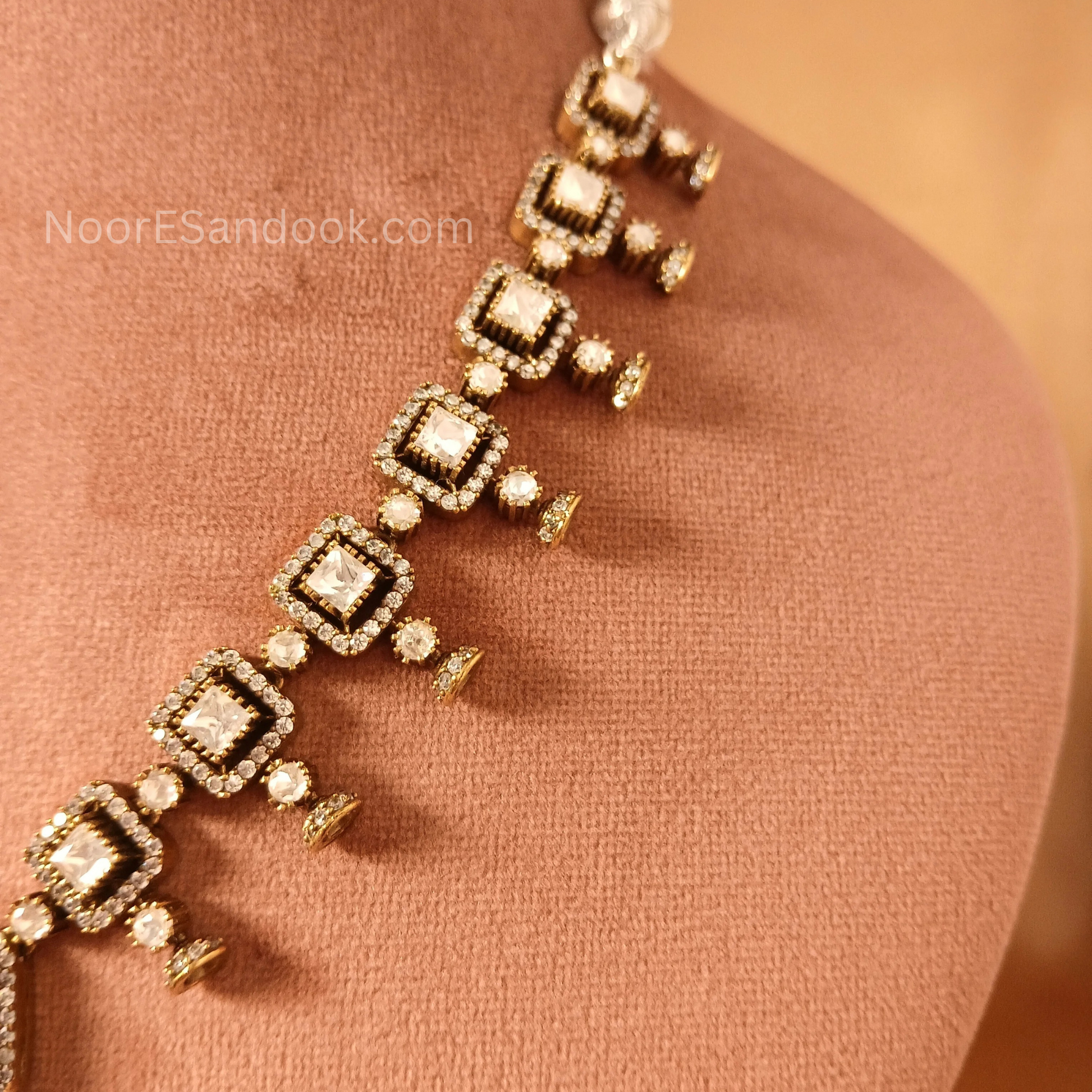 Victorian with elegant big pendant