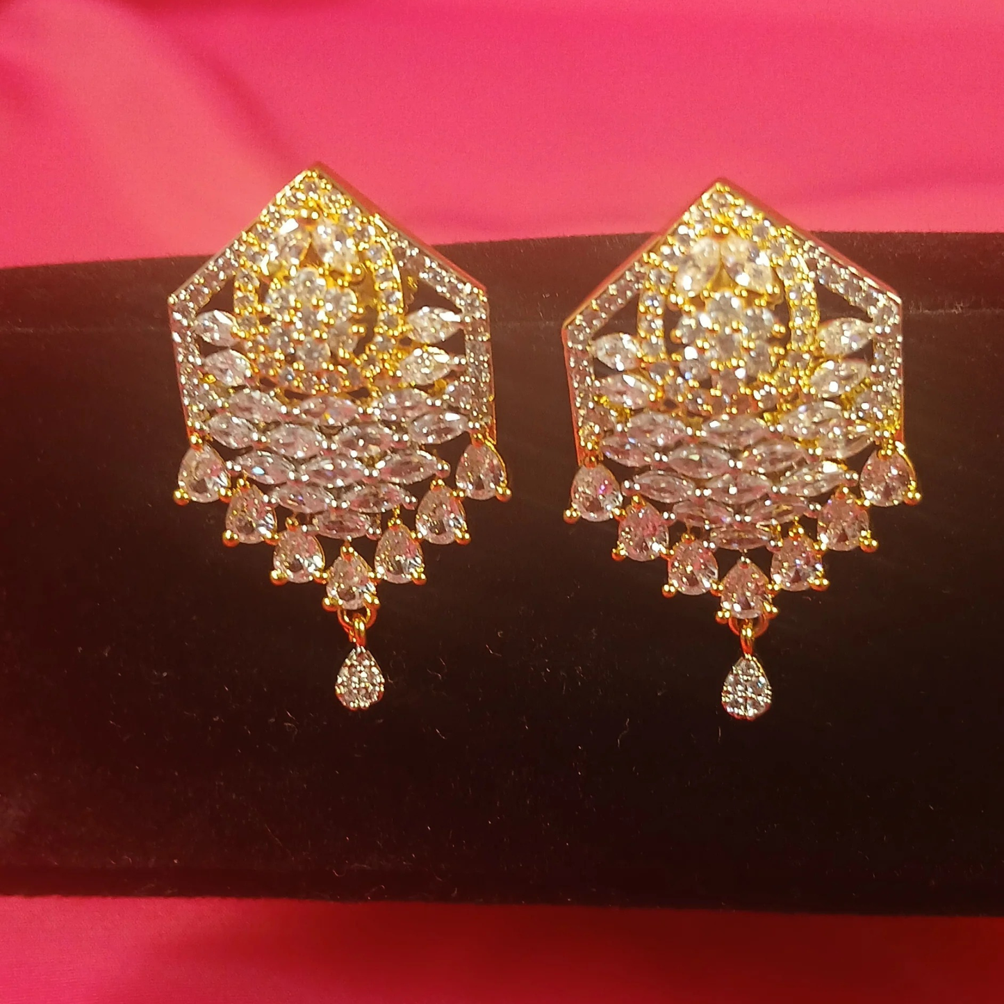 Regal Noor Pendant Set