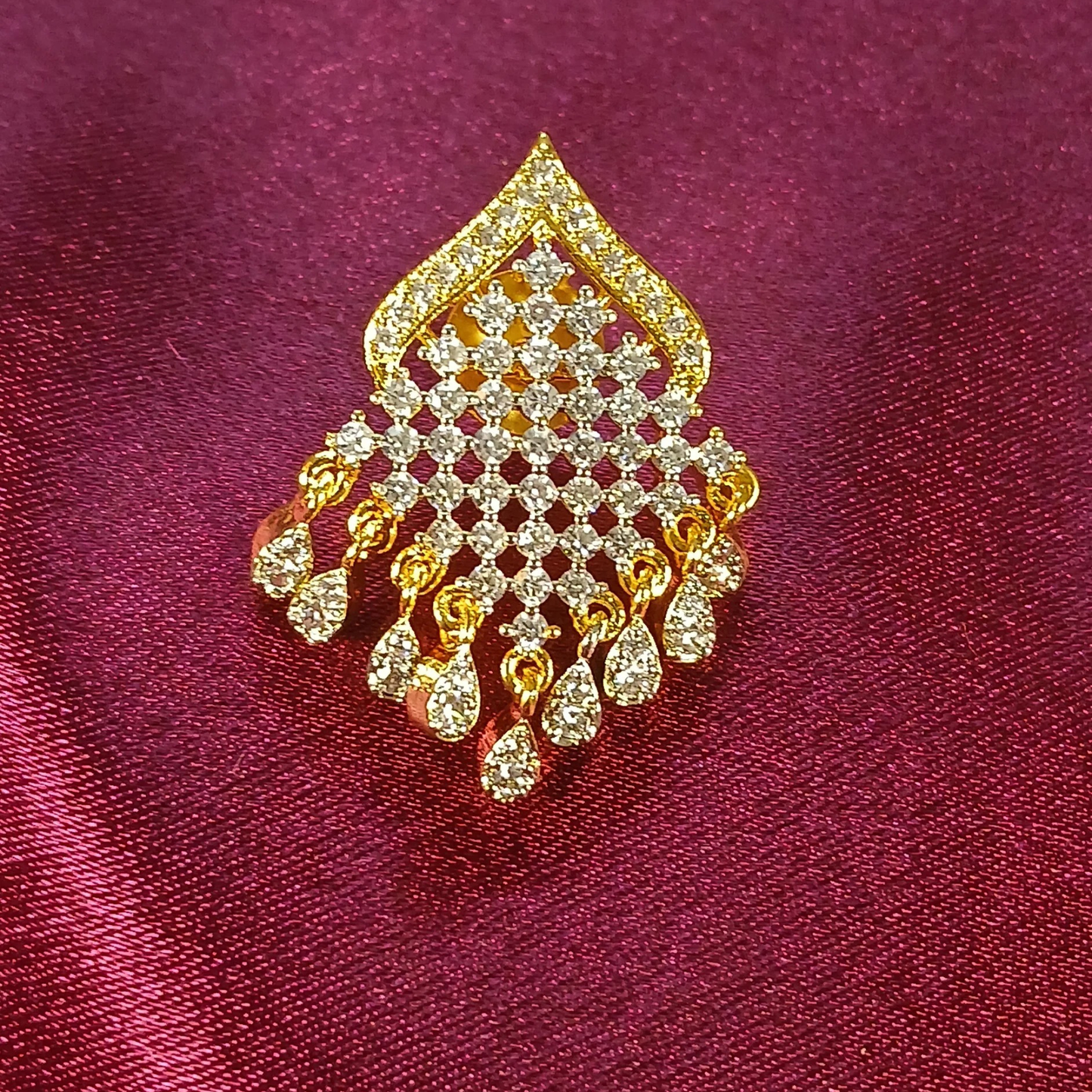 Noor Jharna Pendant Set