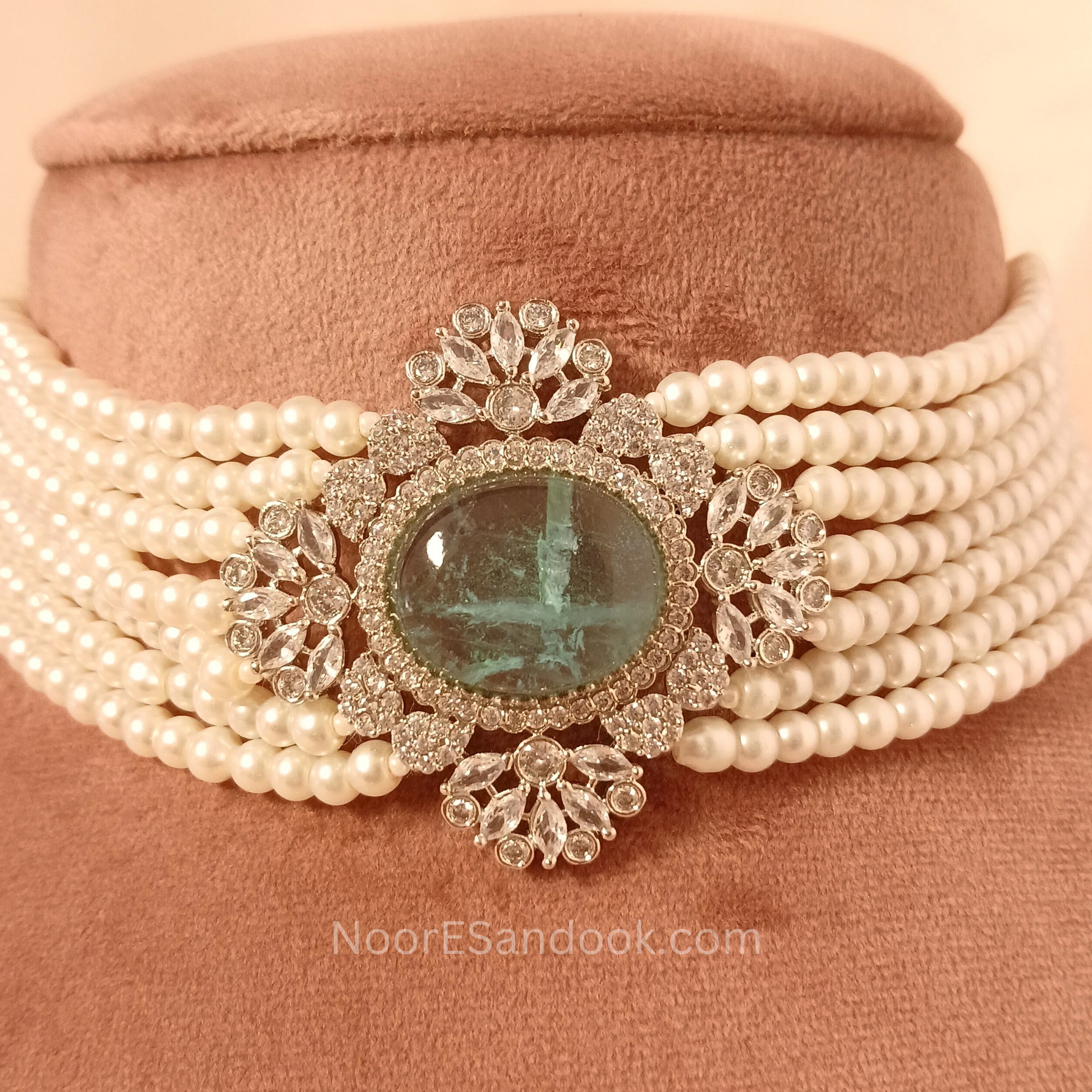 Pearl choker layers with stone in between (Light Blue)