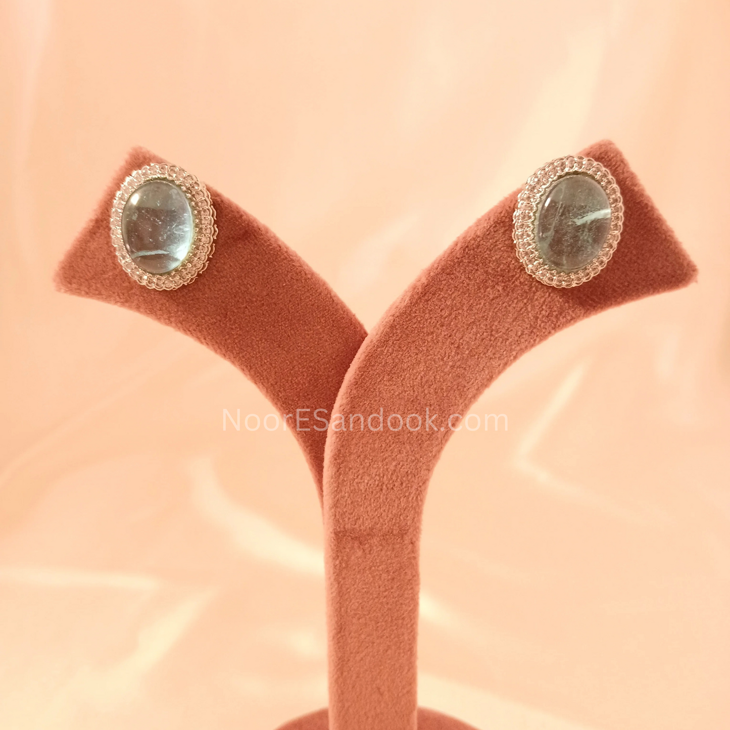 Pearl choker layers with stone in between (Light Blue)