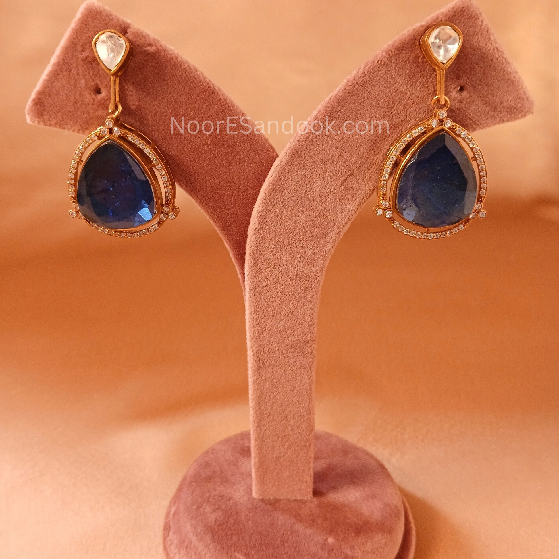 Polki with stone pendant
