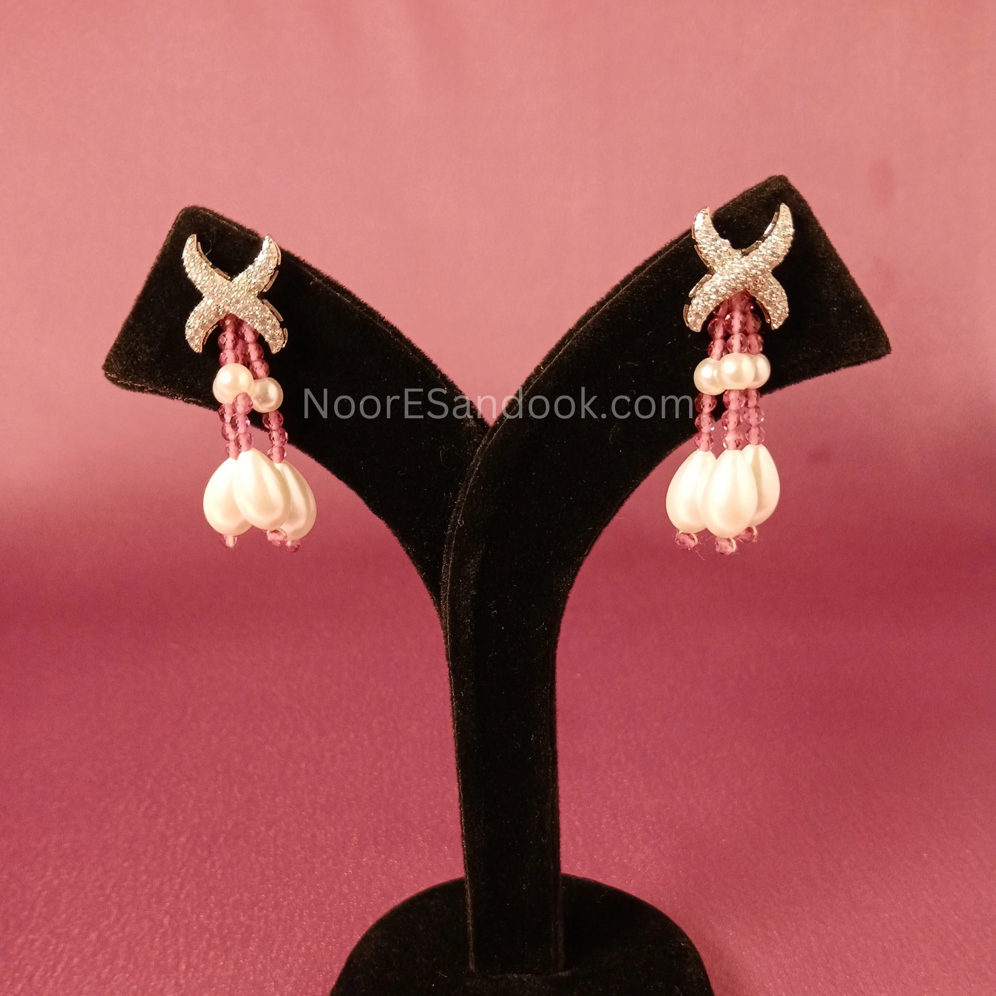 Long Modern Necklace with connector in betweeen (Red)