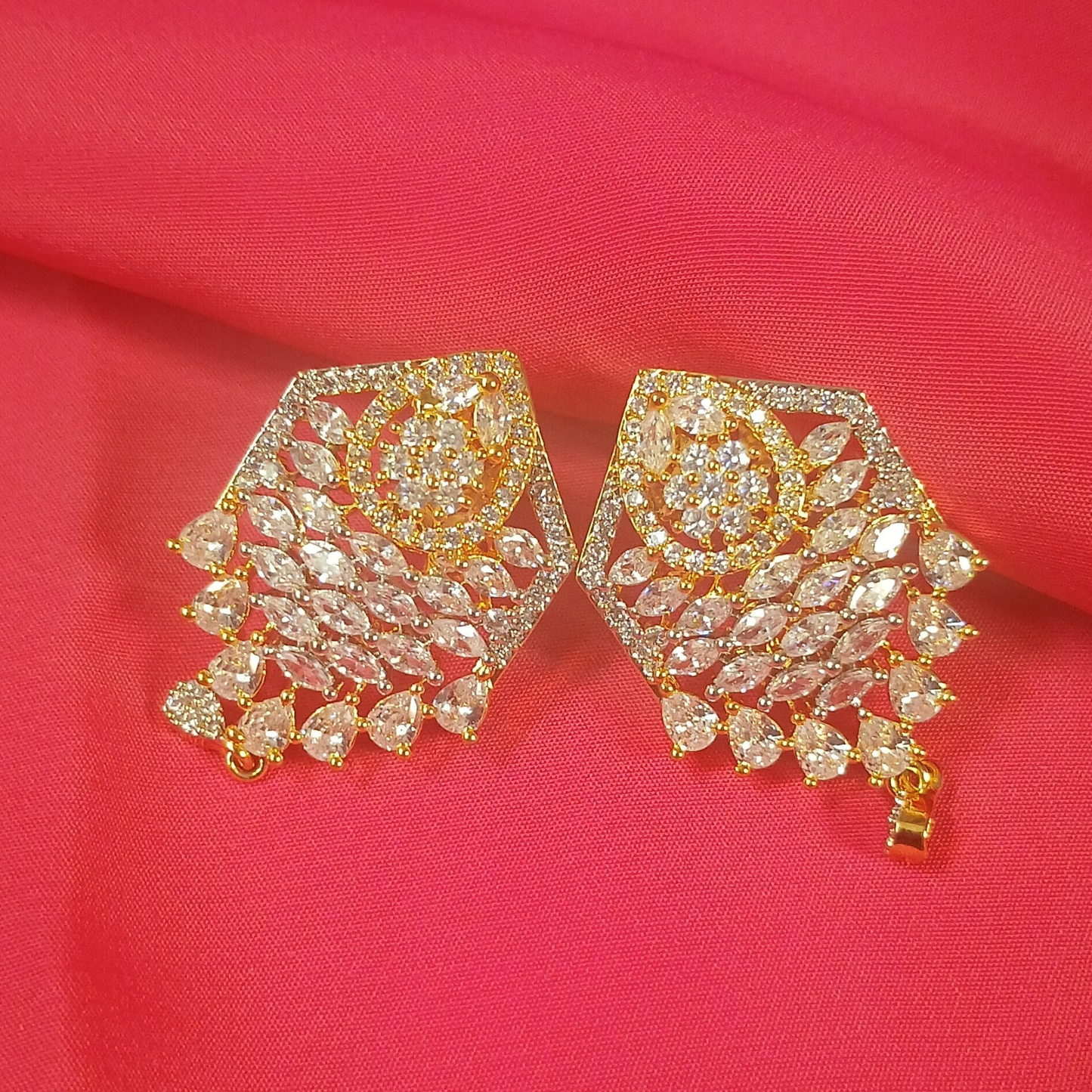 Regal Noor Pendant Set