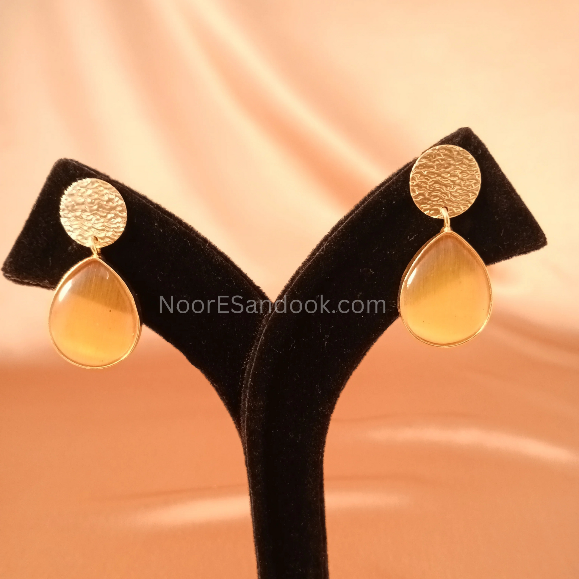 Long stone pendant with simple chain-Yellow