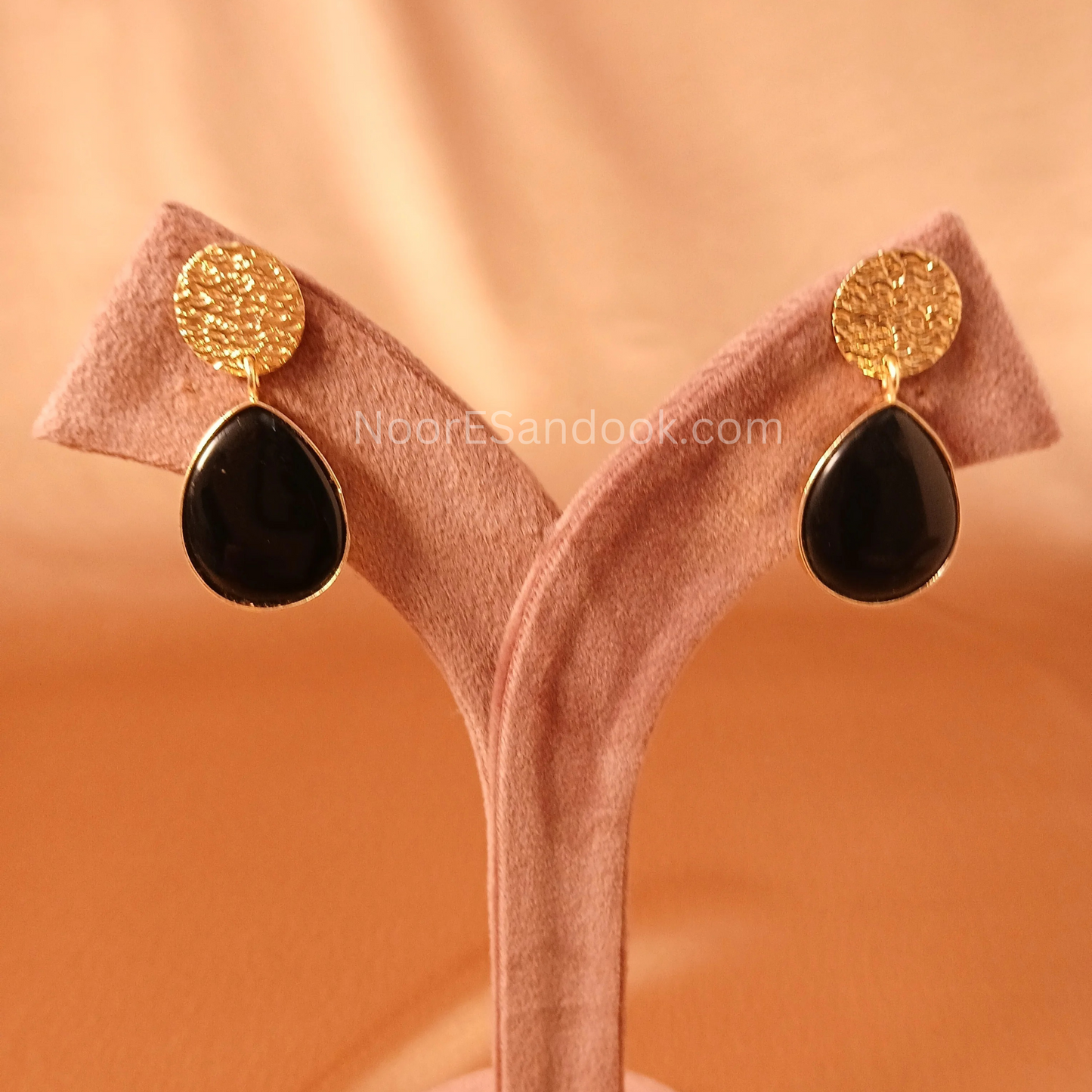 Long stone pendant with simple chain-Black