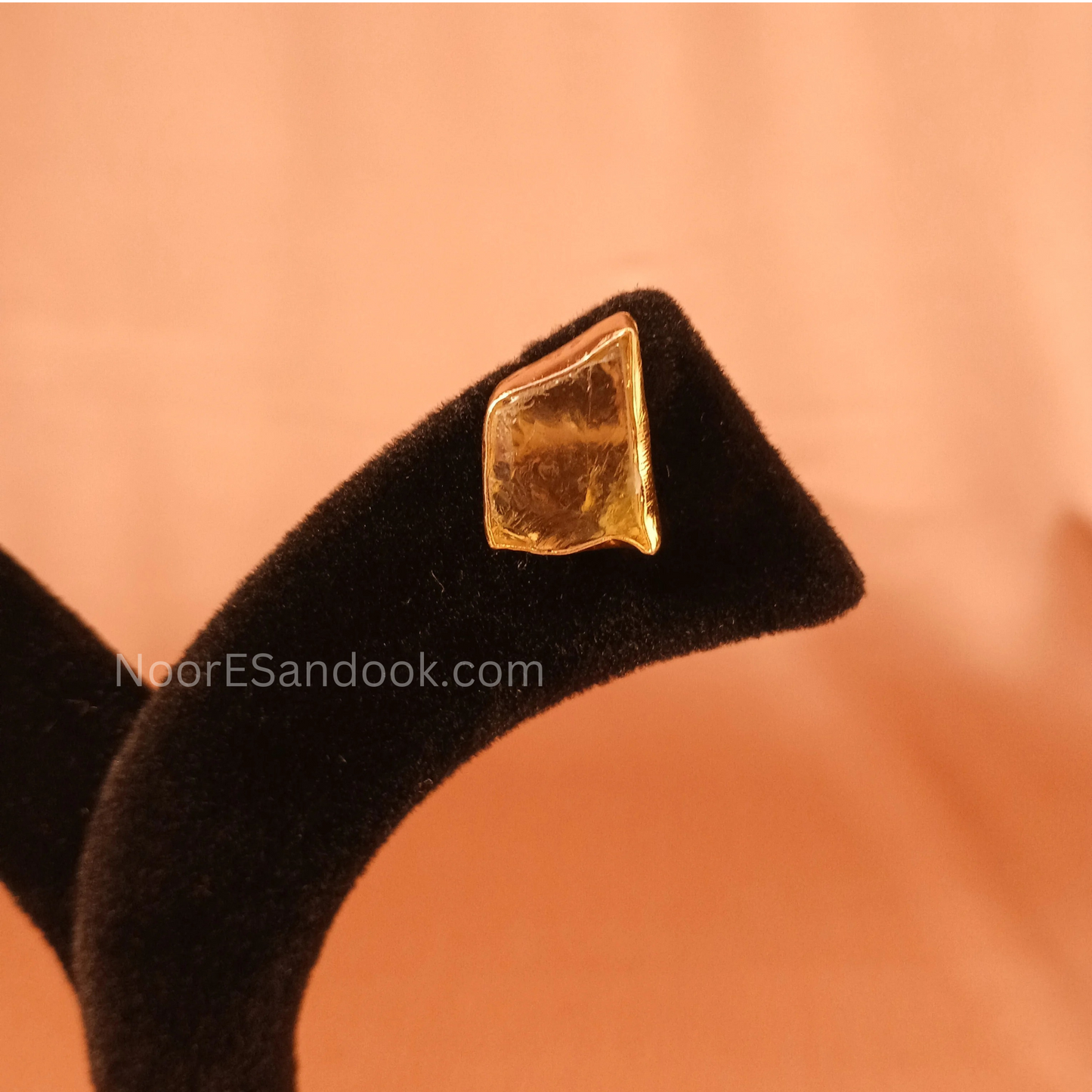 Stone pendant with chain- Yellow