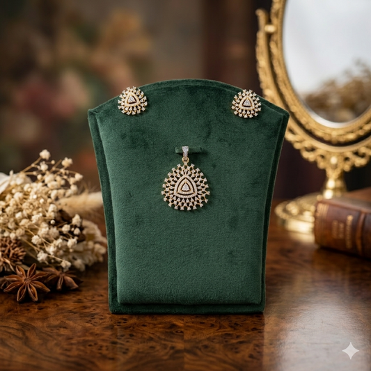 Soft Noor Sparkle Pendant Set